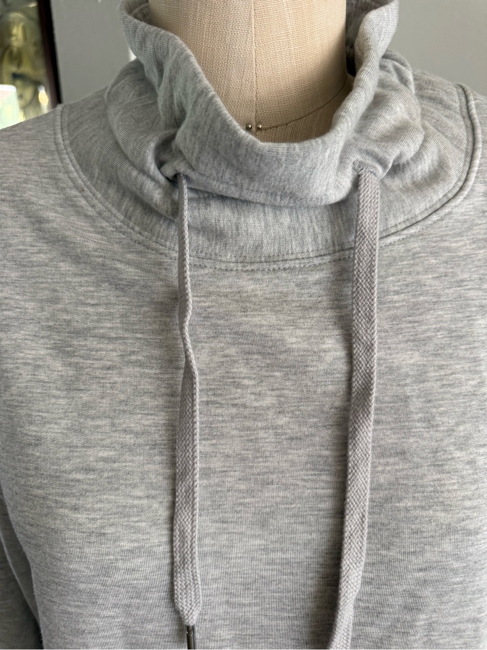 Quince Women”s Heathered Gray Cowl Neck Sweatshirt. Size Medium - Picture 4 of 11